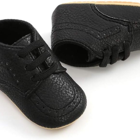 Chic Steps: Classic Black Baby Shoes for Style and Comfort - Picture 4 of 6